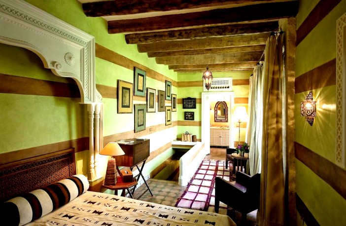 Suite Secrétaire — chambre verte au secrétaire de bois